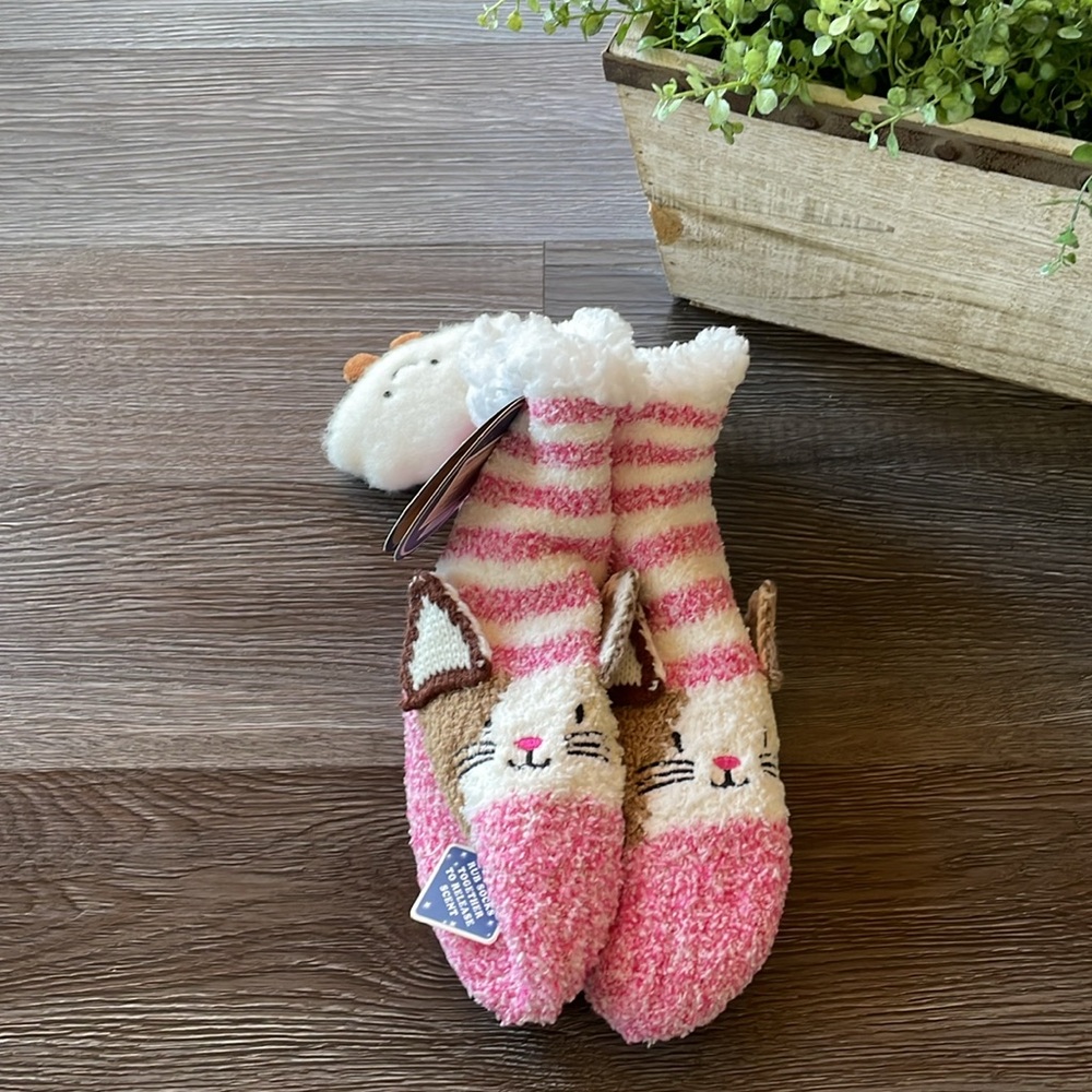Aromasoles Pink Fuzzy Kitty Cat Animal Slippers